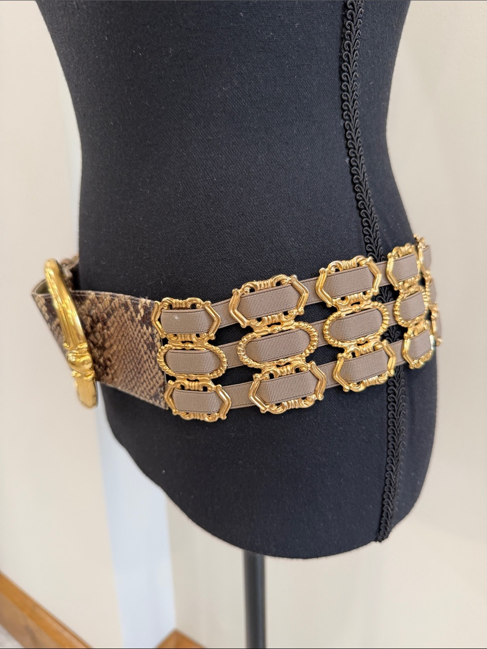 Suzi Roher Ibel Italy buckle snakeskin gold tone embellished stretch belt Size M - Picture 2 of 8